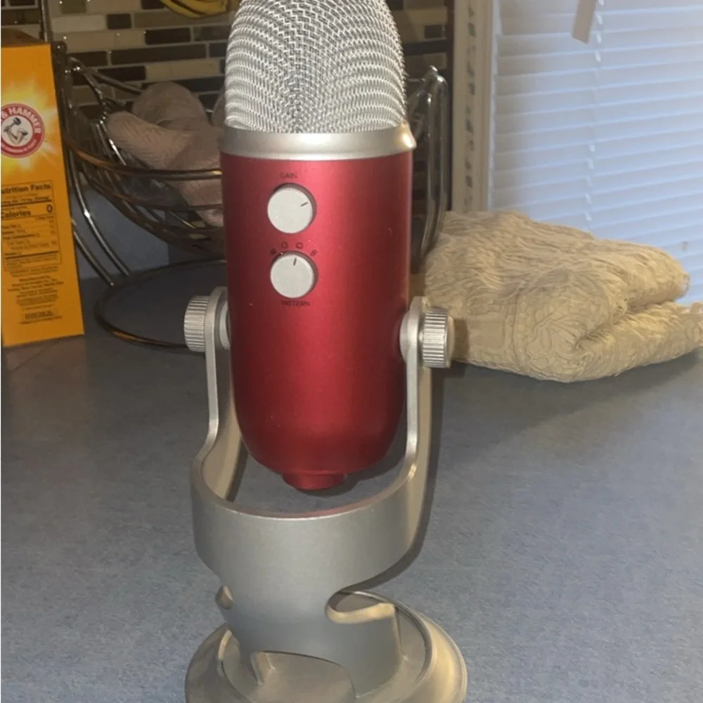 Yeti USB Microphone - Red